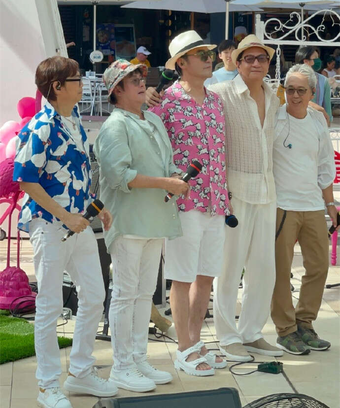 谭咏麟和钟镇涛让一切随风,谭咏麟跟钟镇涛视频