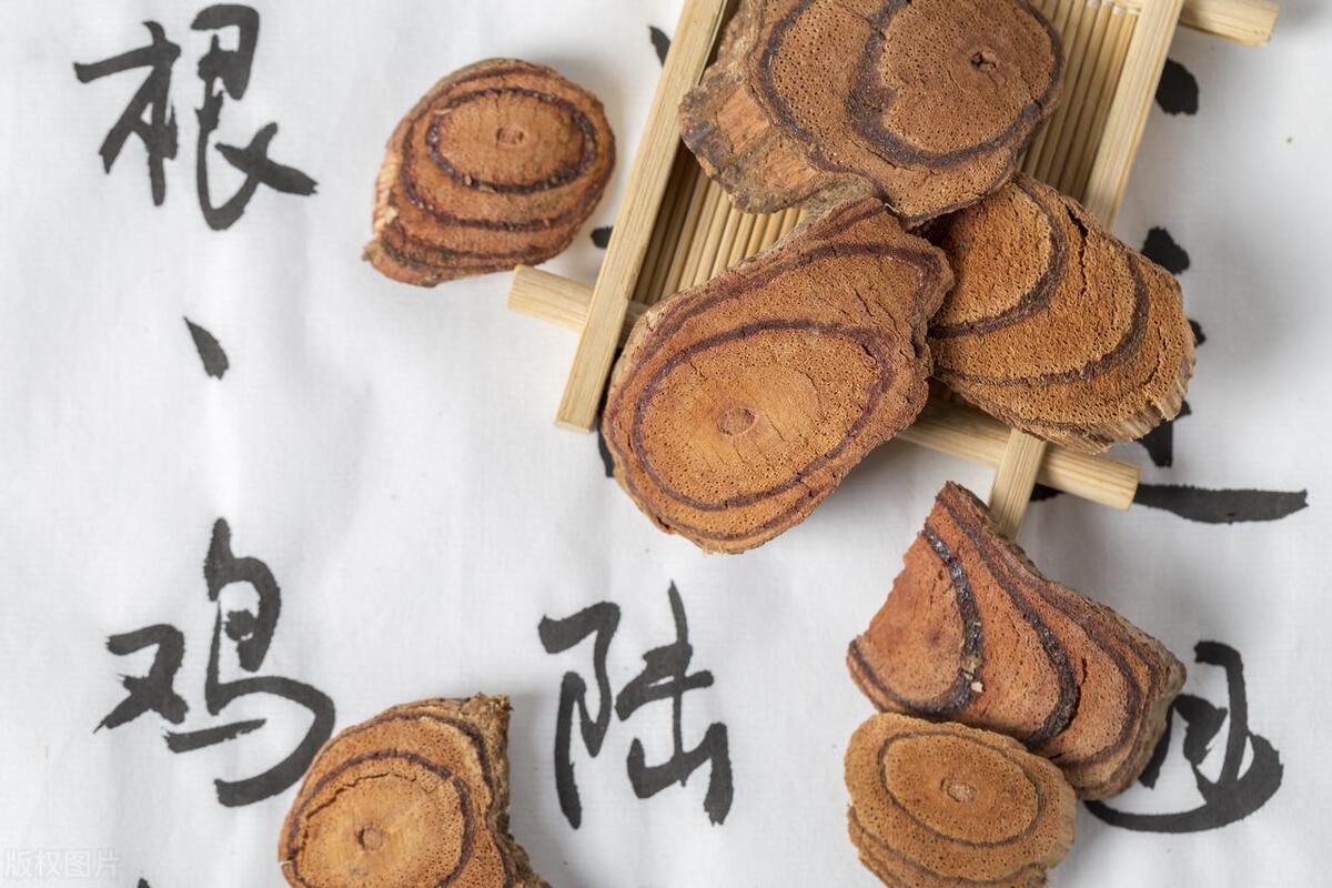 下巴一直反反复复长痘是什么原因,有没有身体一直长痘的