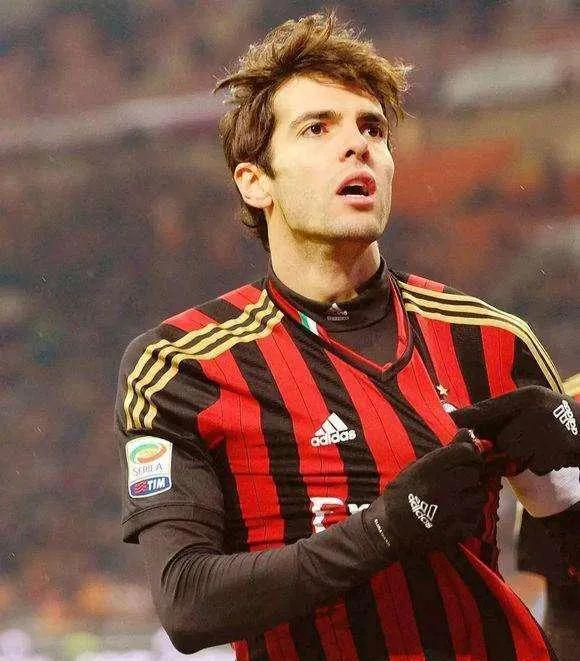 足坛进攻最强后卫,世界足坛现役最佳进攻型中场是谁