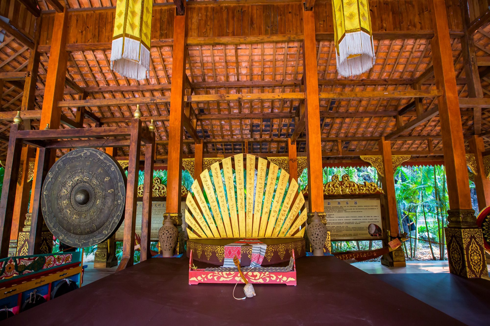 西双版纳曼听公园历史,傣王行宫和曼听公园是一个地方