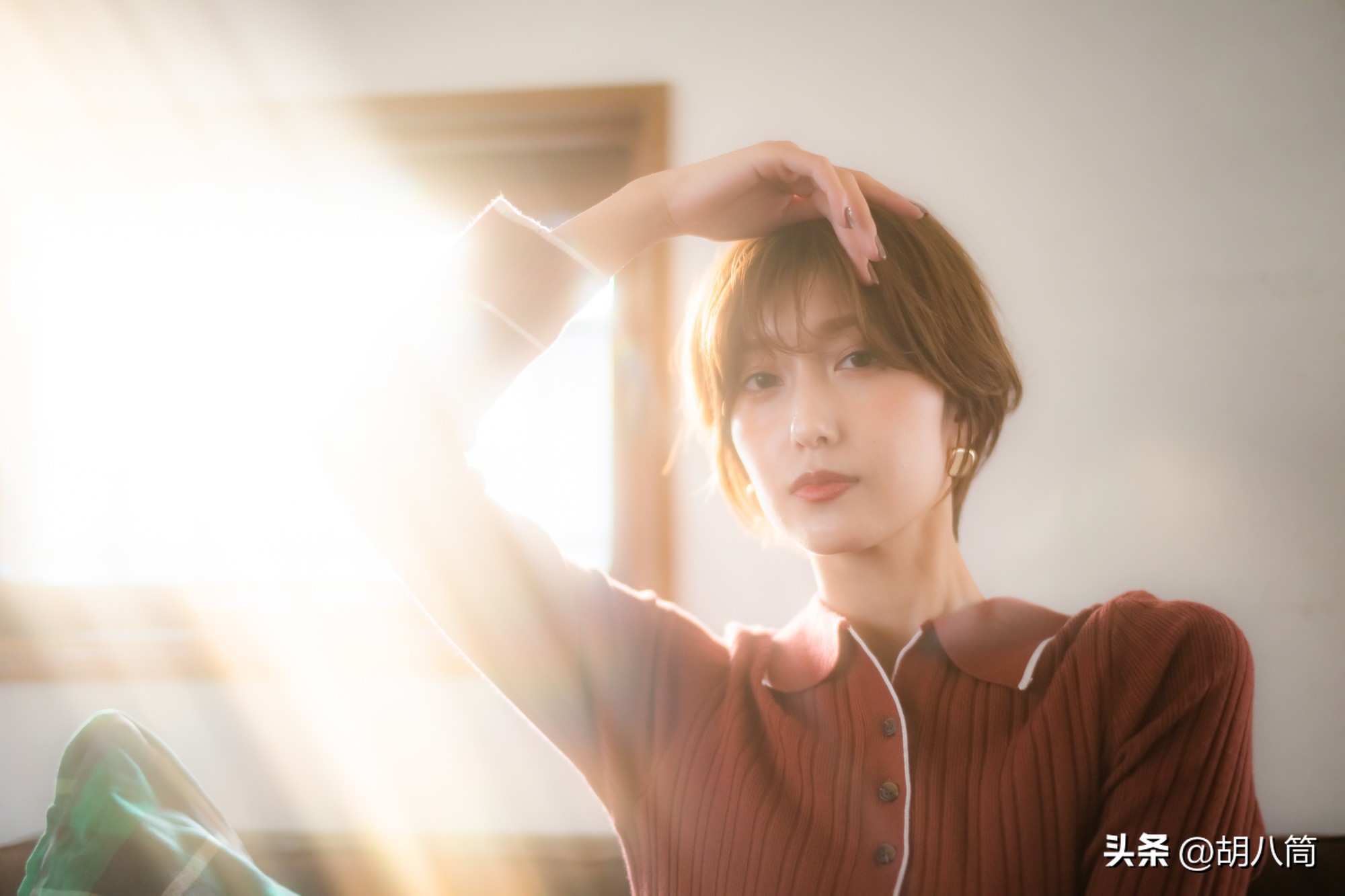 日本顶级模特写真集，堪称红衣战神，美不胜收，第一张我就沦陷了