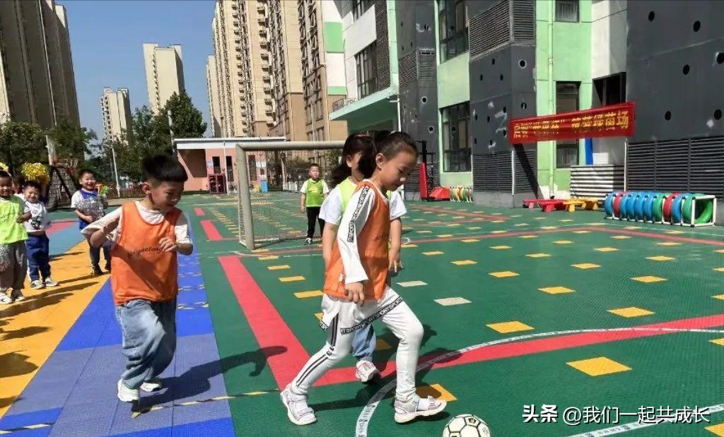 幼儿园足球友谊赛,幼儿园足球友谊赛家长齐上阵