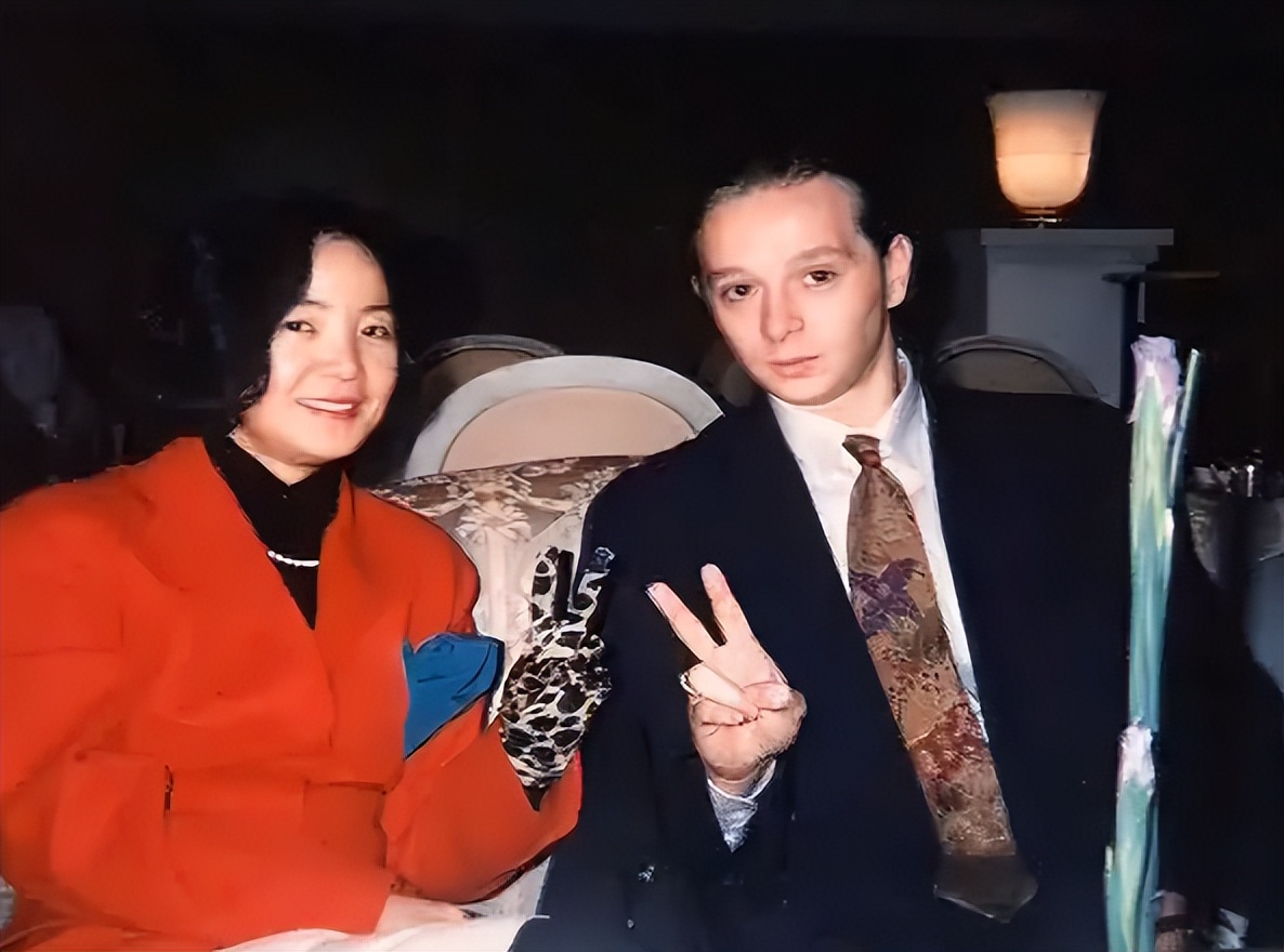 揭秘一代歌后邓丽君死亡之谜,邓丽君简介几岁死的