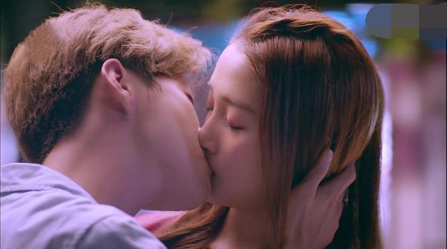 鹿晗巅峰期给足了关晓彤安全感,鹿晗炸裂视频