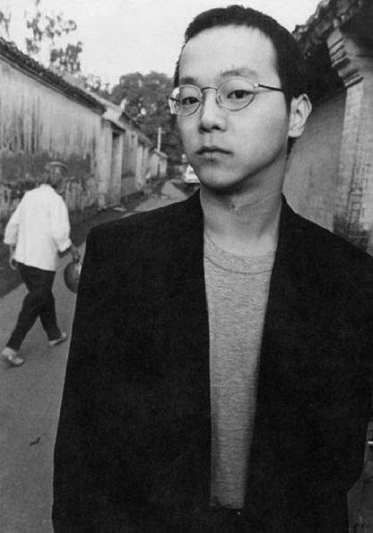 咏梅王菲栾树合影,栾树到底爱王菲还是咏梅