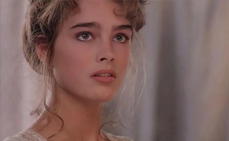 10岁全裸出镜，20岁声称自己仍是处女，“美国舒淇”的裸照风波