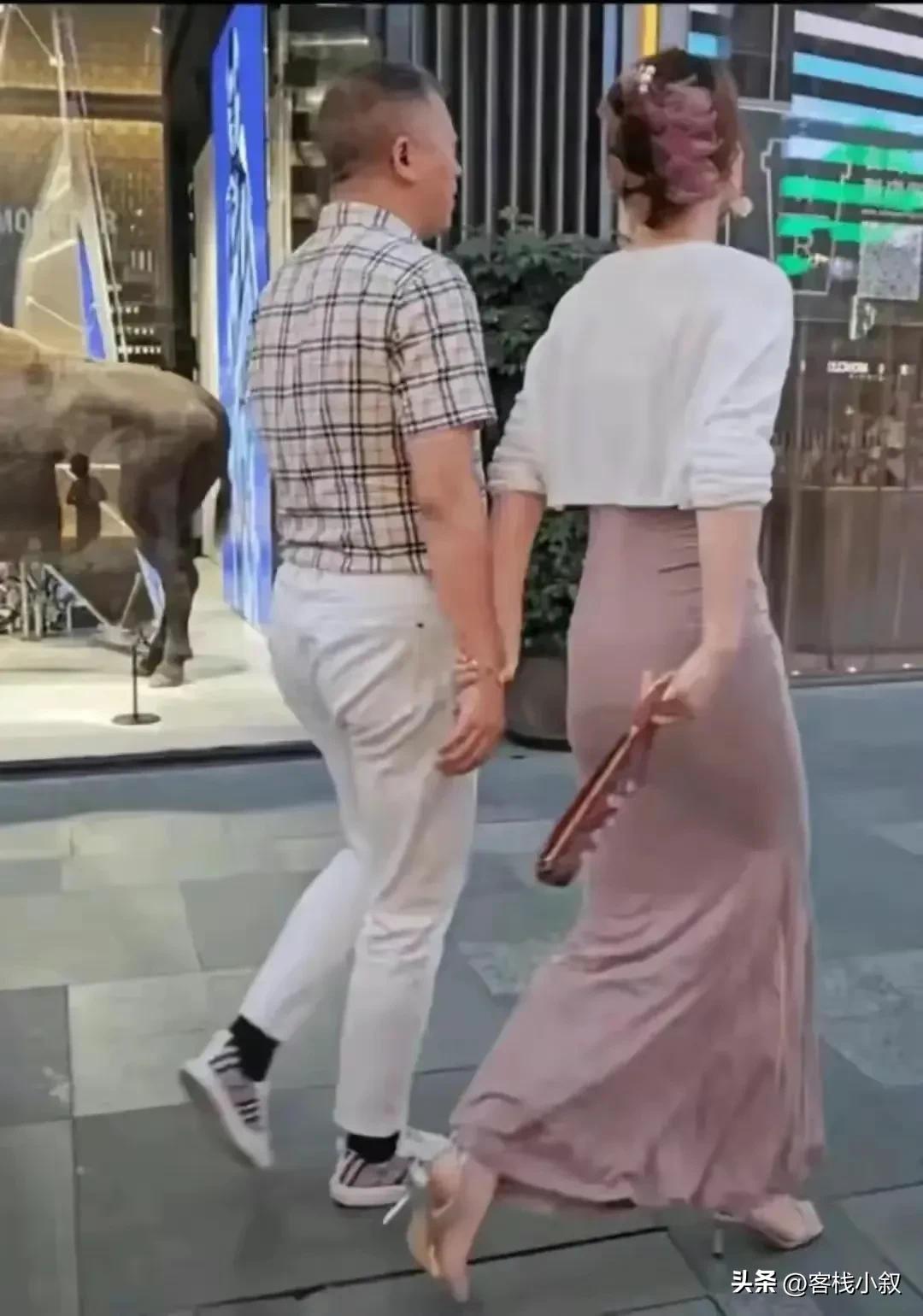 网上传中铁三局董事长和美女逛街，地点还是太古里，谣传请勿相信