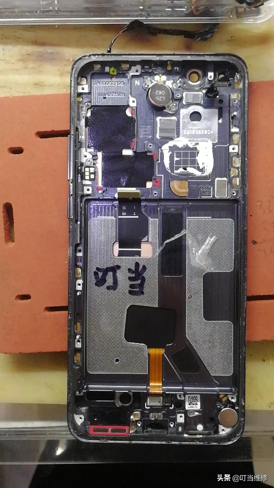 维修店调个屏幕亮度收费200块，要不要脸啦？老师傅教你几招经验