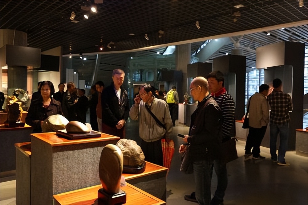 1997年小伙花150元买块石头，4年后竟暴涨64万倍，价值9600万