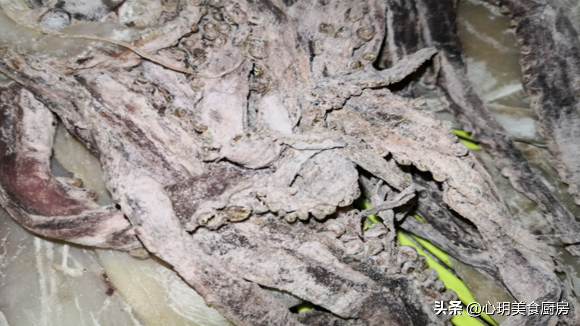 泡发的干墨鱼怎么做好吃,泡发墨鱼家常做法