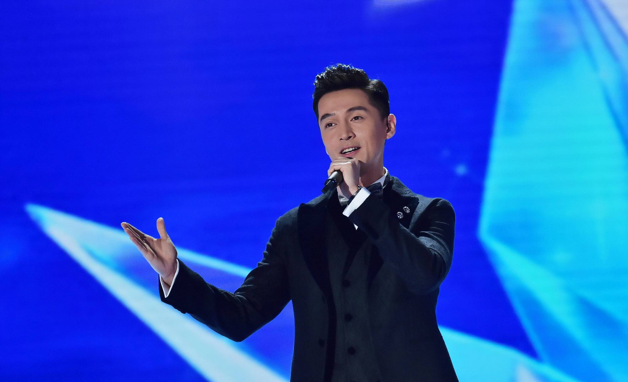 BJT春晚惊现黑色西装，换装原因竟是