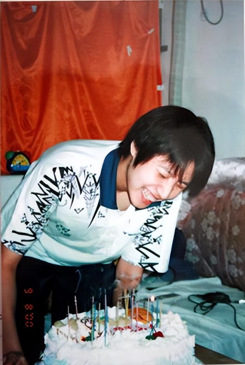 林丹生涯赚了多少钱,林丹当了多久的世界第一