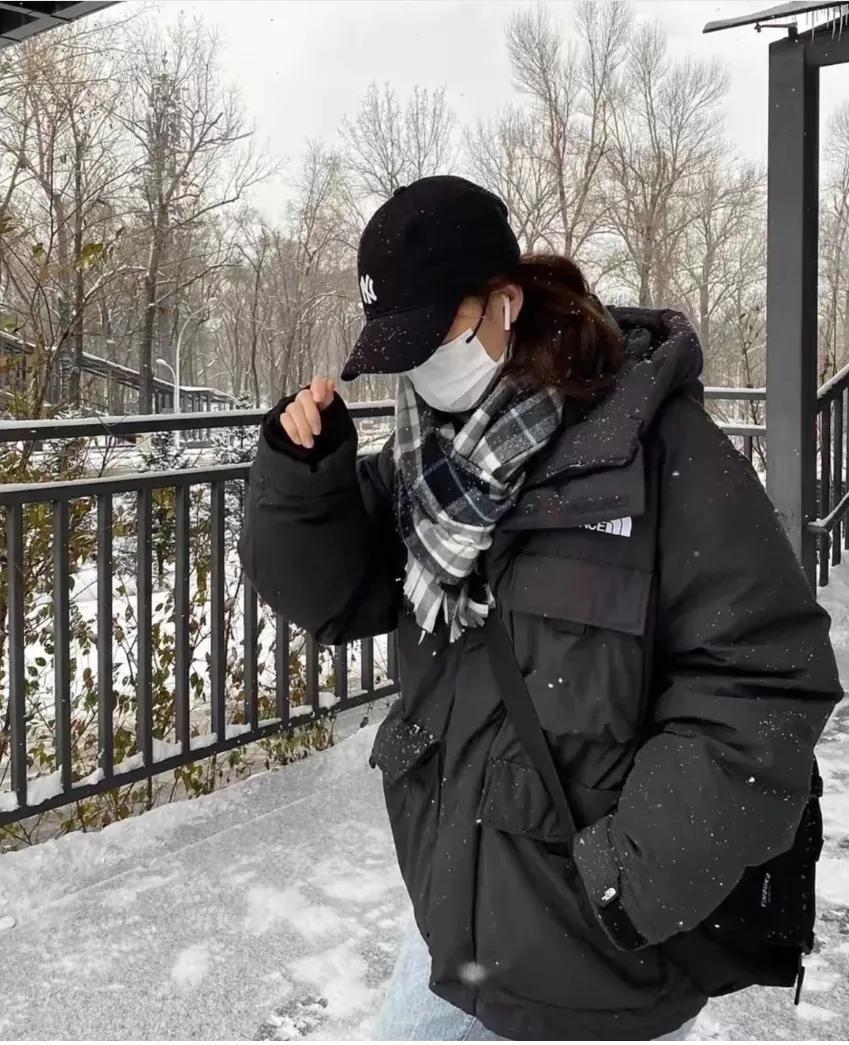 派克大衣和羽绒服哪个保暖好,冬季羽绒服建议选买这3种颜色