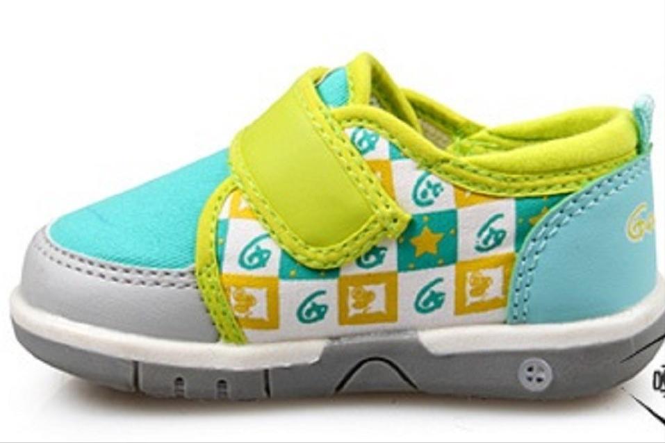 童鞋雌激素超标,央视曝光毒童鞋可能诱发早熟