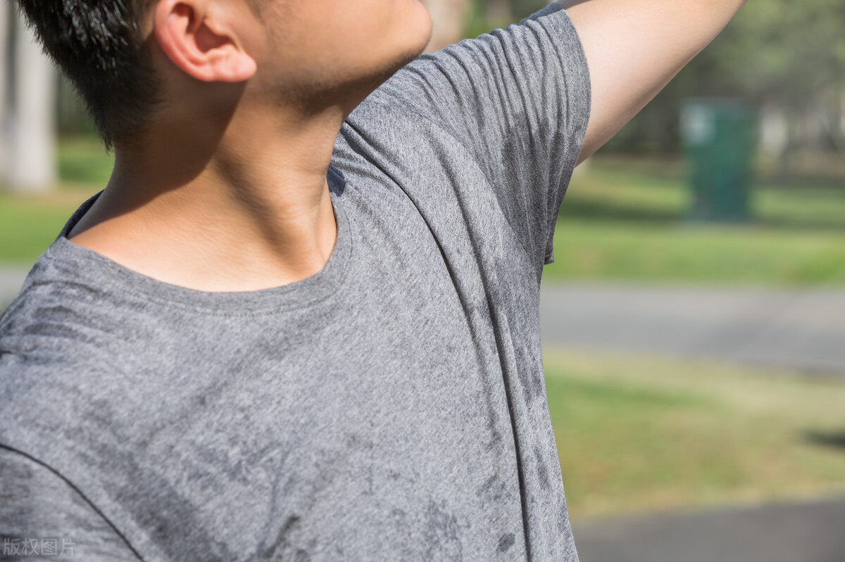 出汗太多有异常警惕以下几种疾病,出汗多正常吗从出汗部位看疾病