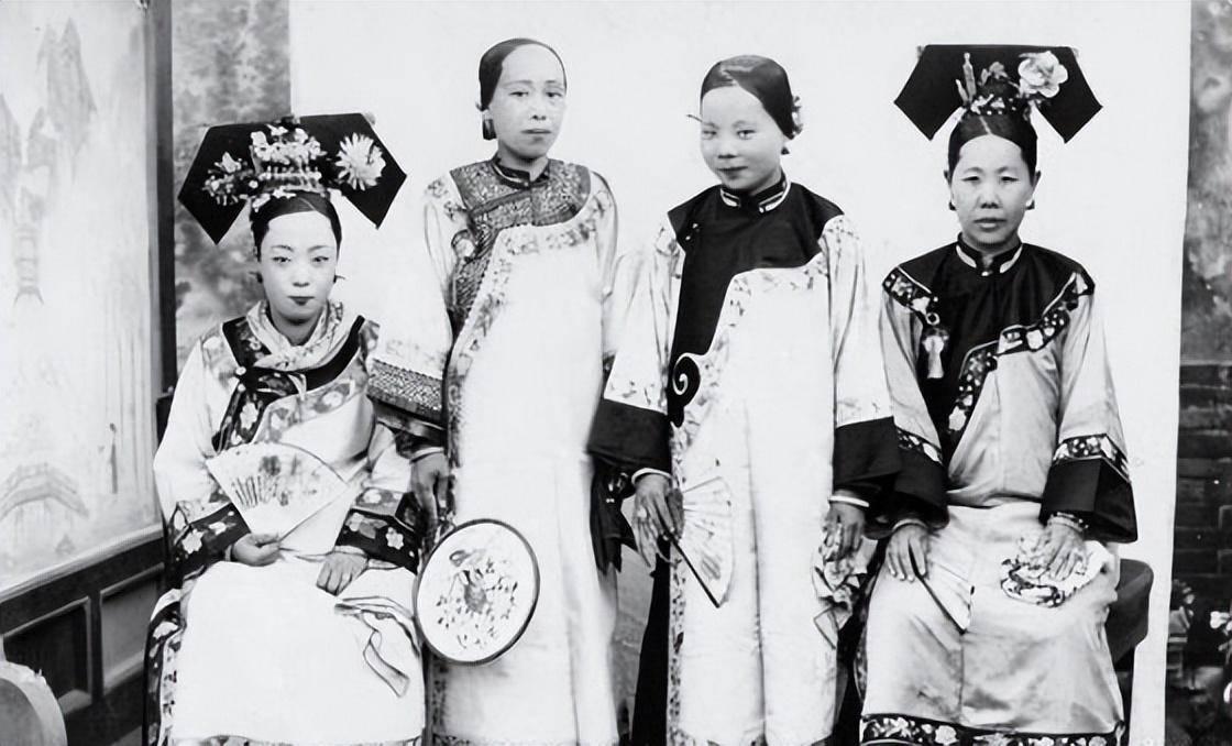 日军日记：*安妇慰**不服从管教，我很愤怒，用*刀刺**插入她的*体下**