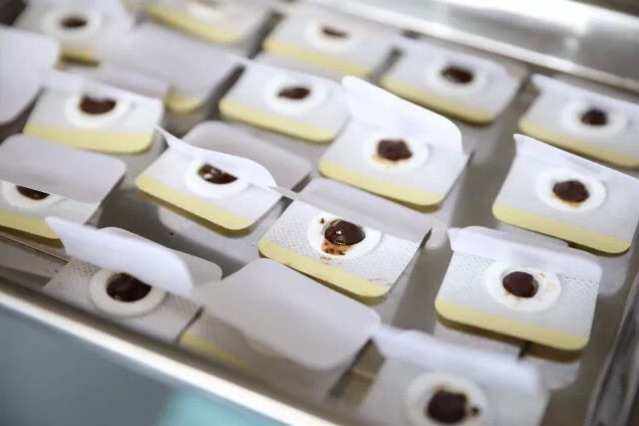 小儿支气管哮喘治疗过程中，配合穴位敷贴护理，收效更佳