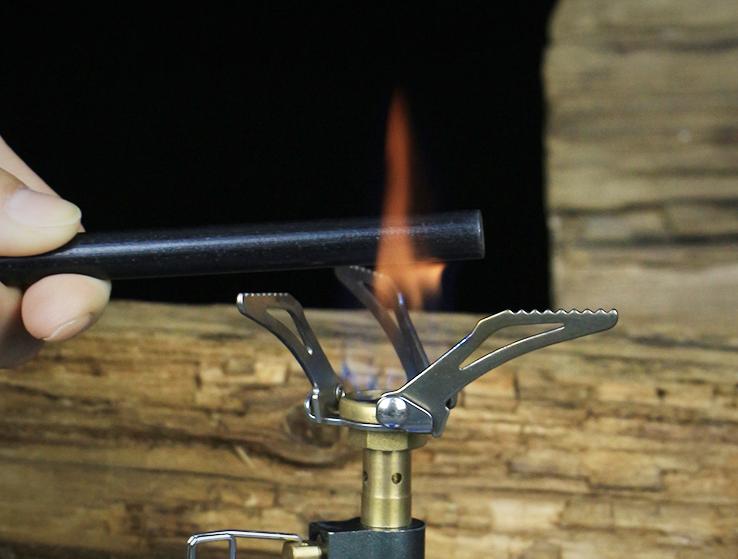 户外生火是用打火机好还是镁棒好，看完就完全明白了