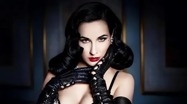 家暴、PUA、当众强奸，明星这个没心没肺的男人终于挨锤子了