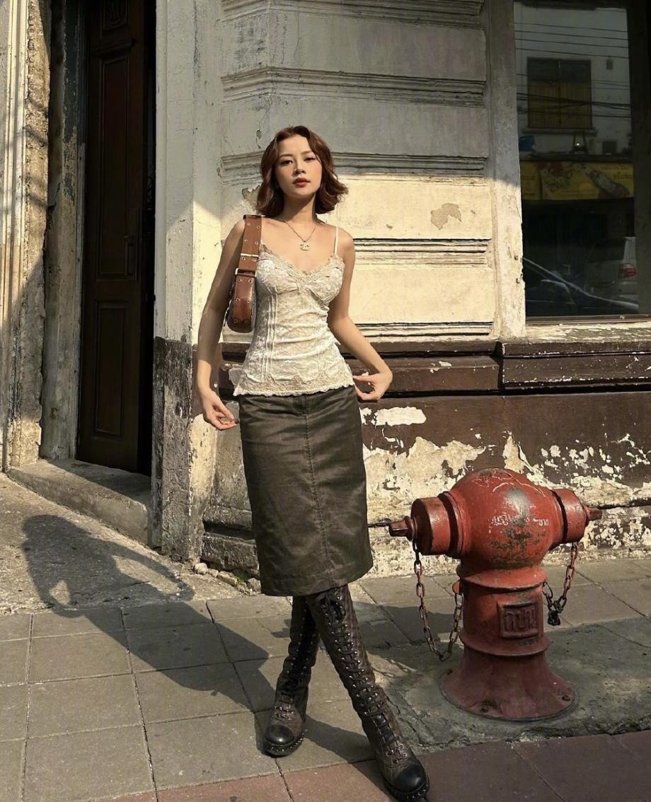 越南版“杨幂”—浪姐4选手芝芙，性感又甜美的穿搭技巧