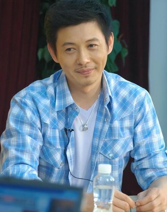 程前：与前妻离婚27年，娶小娇妻51岁当爹，如今前妻生活怎么样了