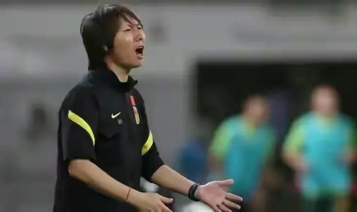 李霄鹏鲁能有多弱,李霄鹏带队为啥能输越南