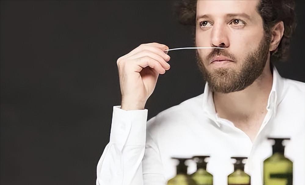 菲拉格慕香水男士蓝色和淡蓝色,菲拉格慕中最好闻的女士香水