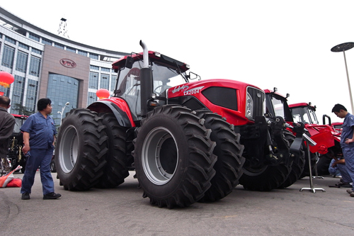 东方红拖拉机销量冠军,东方红常发拖拉机哪个好