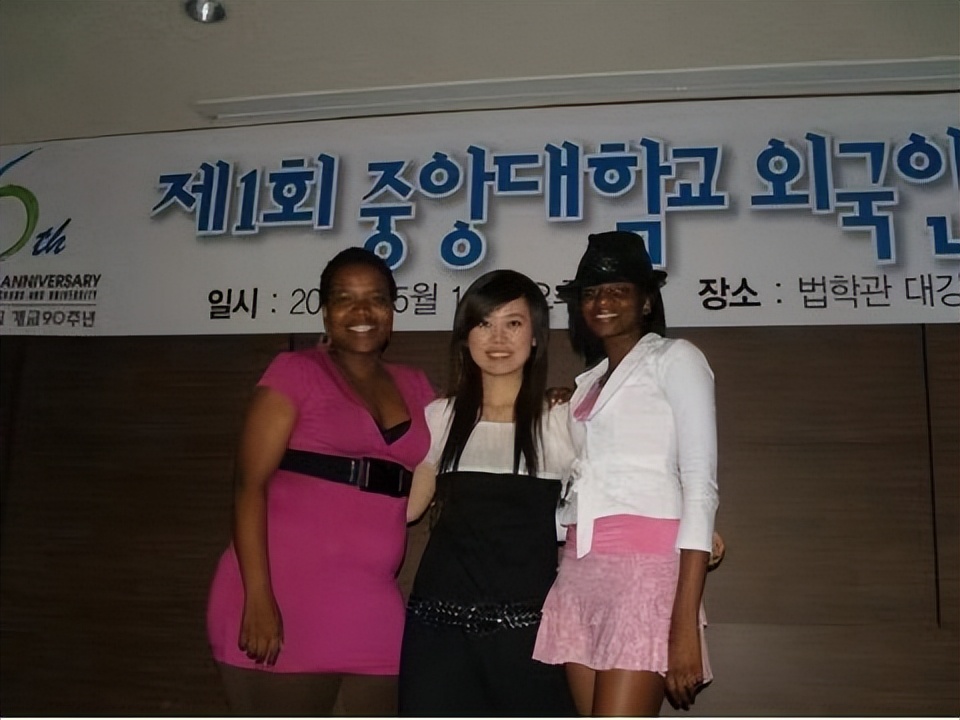 我央视导演，业余开滴滴、网店，做很多副业，一有时间就想着赚钱