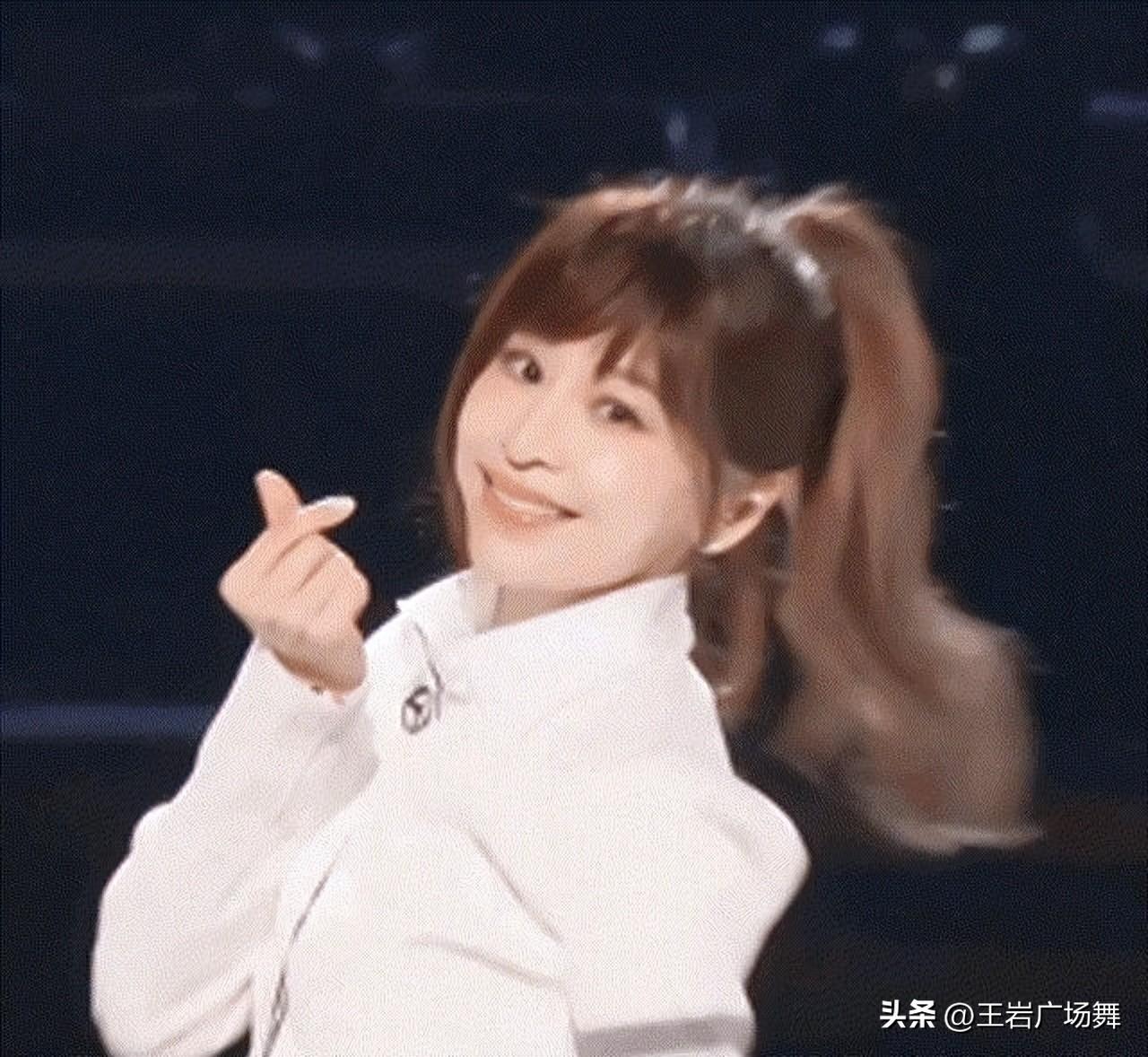 陷害王心凌,红毯故意露*体下**,她就是周迅口中的“骚浪贱”