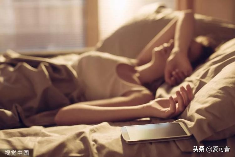 中老年人睡觉的时候为什么会突然抽搐一下？