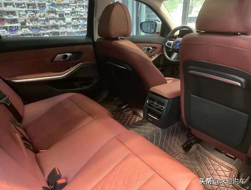 沉浸式体验宝马320li白色24款,试驾宝马320li内饰