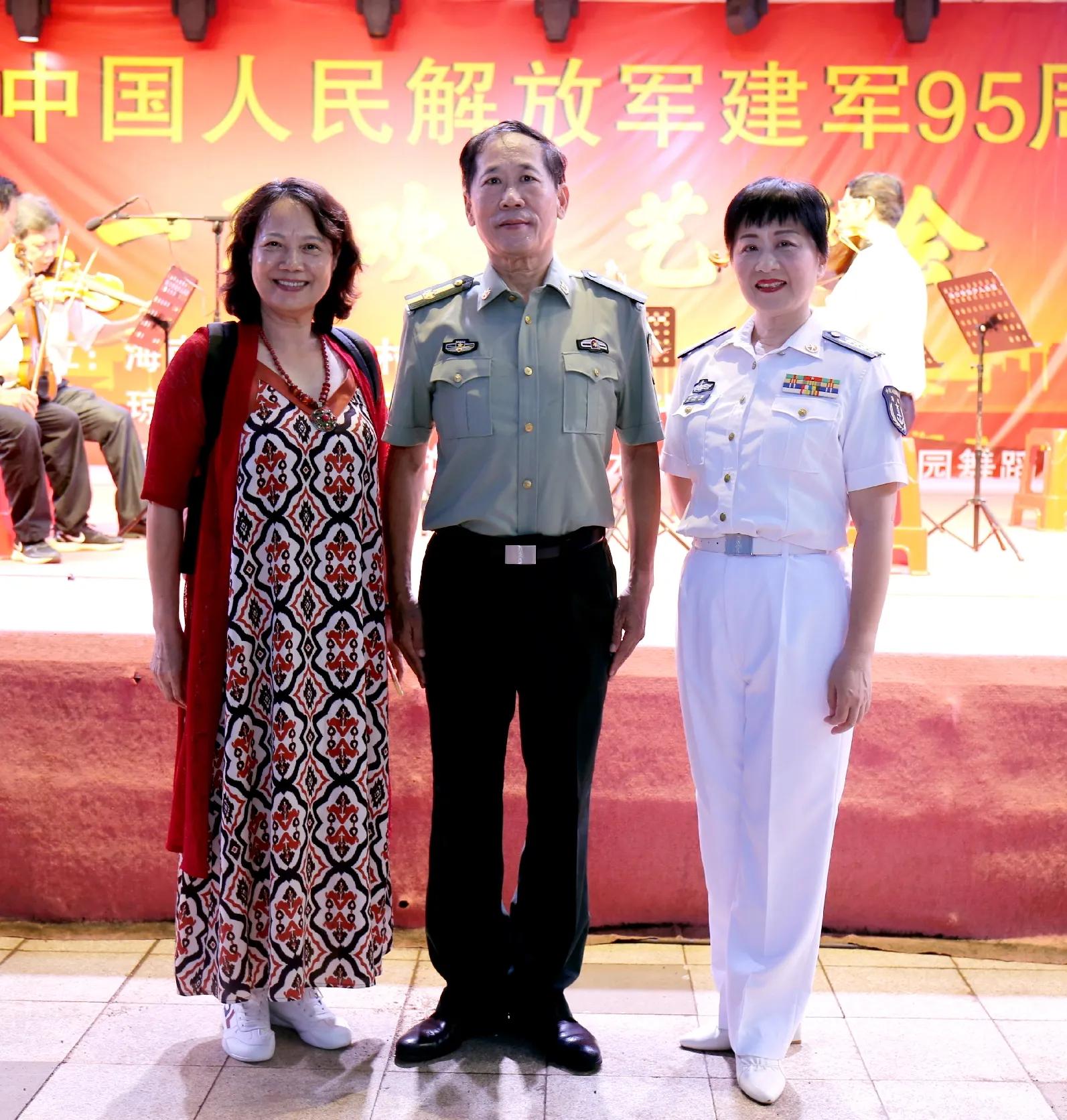 海南岛上艺术之花--“芳华艺术团”取名花絮