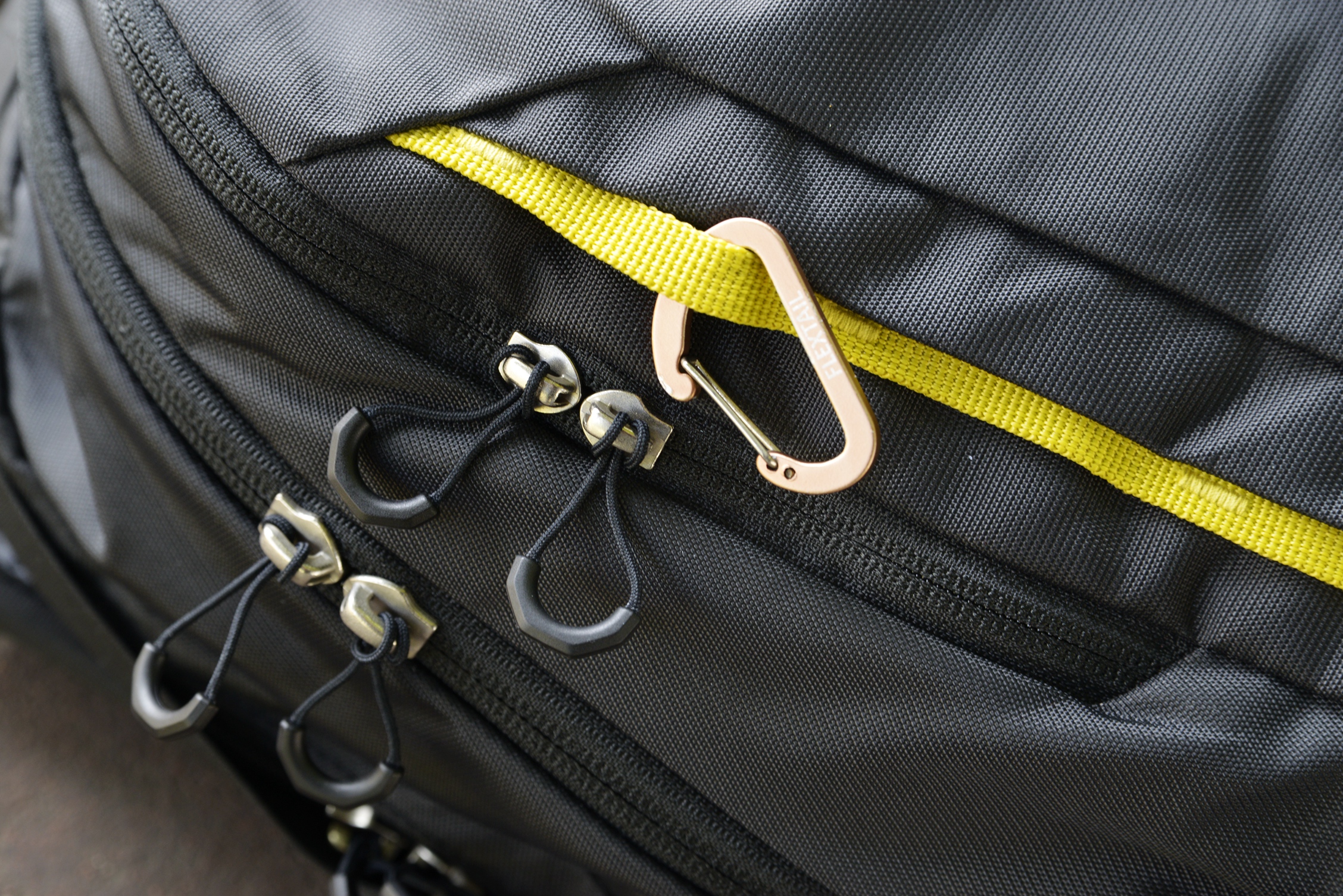 商务风格双肩电脑包,高端商务电脑背包