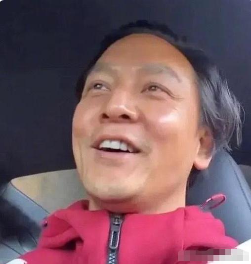 年轻时帅炸天的8位男星，中年后，有人胖快200斤，有人秃成地中海