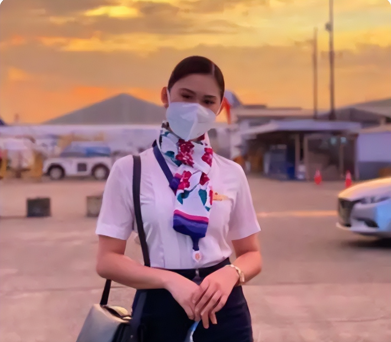 23岁空姐和11名男子跨年聚会后，被发现死于酒店浴缸，死因为何？