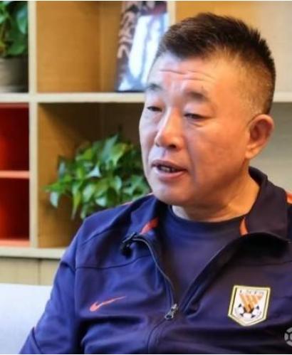 高薪请来64岁的崔康熙，为什么不给67岁的殷铁生一个机会