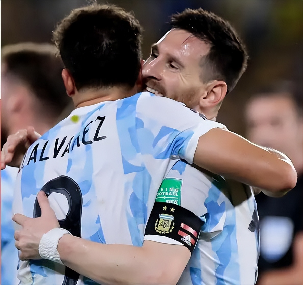 梅西逆境帮大巴黎,梅西在巴黎圣日耳曼对拜仁的表现