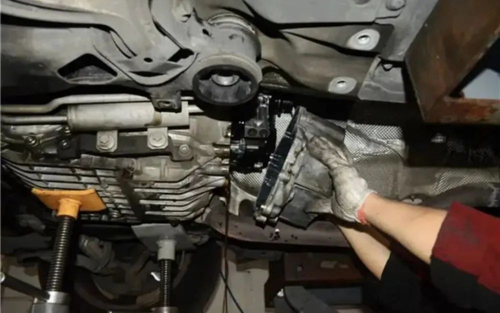 二手车怎样判断是否换变速箱油,买二手车如何看变速箱的型号