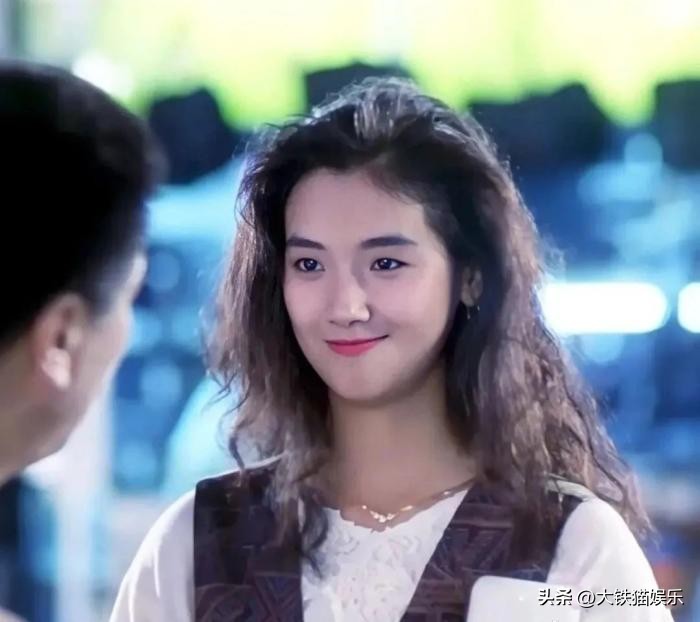 割完双眼皮的变化女,割了双眼皮的女明星