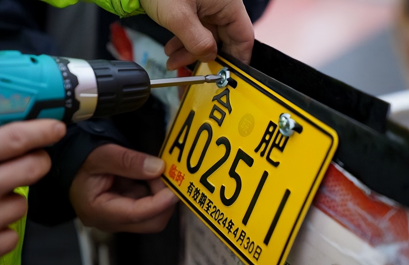 电动三四轮车可以上正规牌照吗,电动三四轮车不让上路是谁规定的