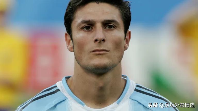 足坛历史十大右后卫,足坛十大年轻右边后卫