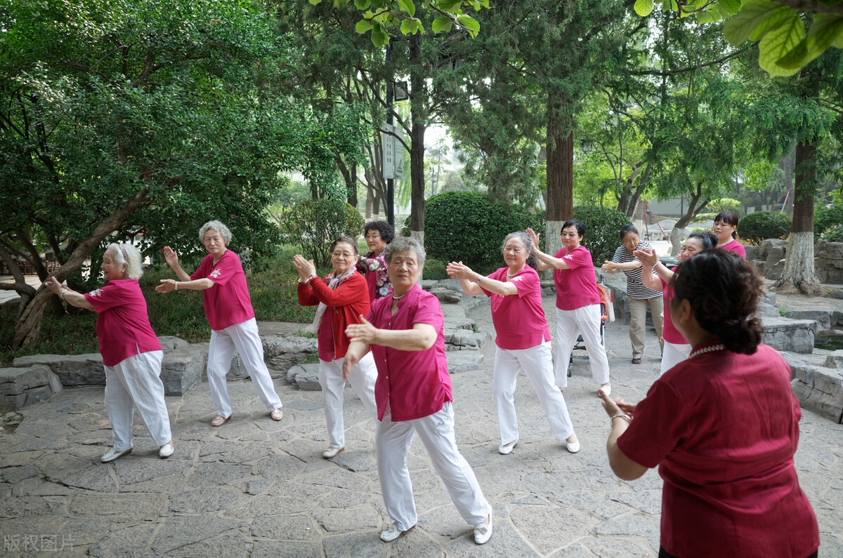 38岁的我，当上了退休群群主，后悔没早点加入