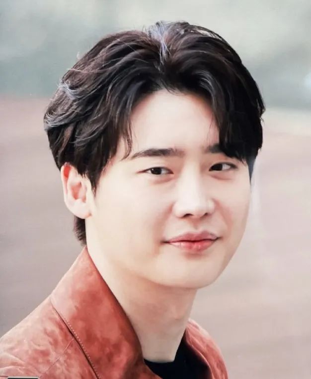 李敏镐和李钟硕同框,韩国明星李钟硕变帅