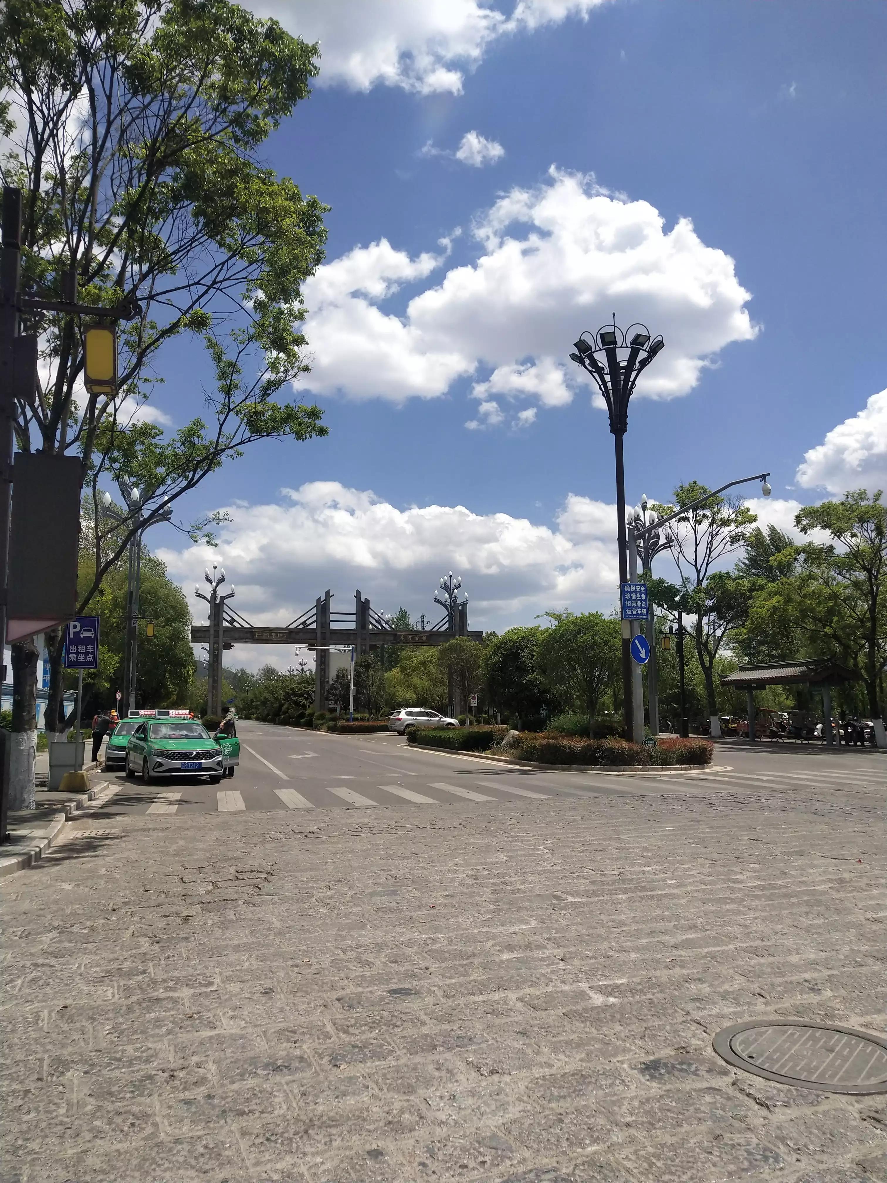 云南自驾游收费标准,云南租车费用明细