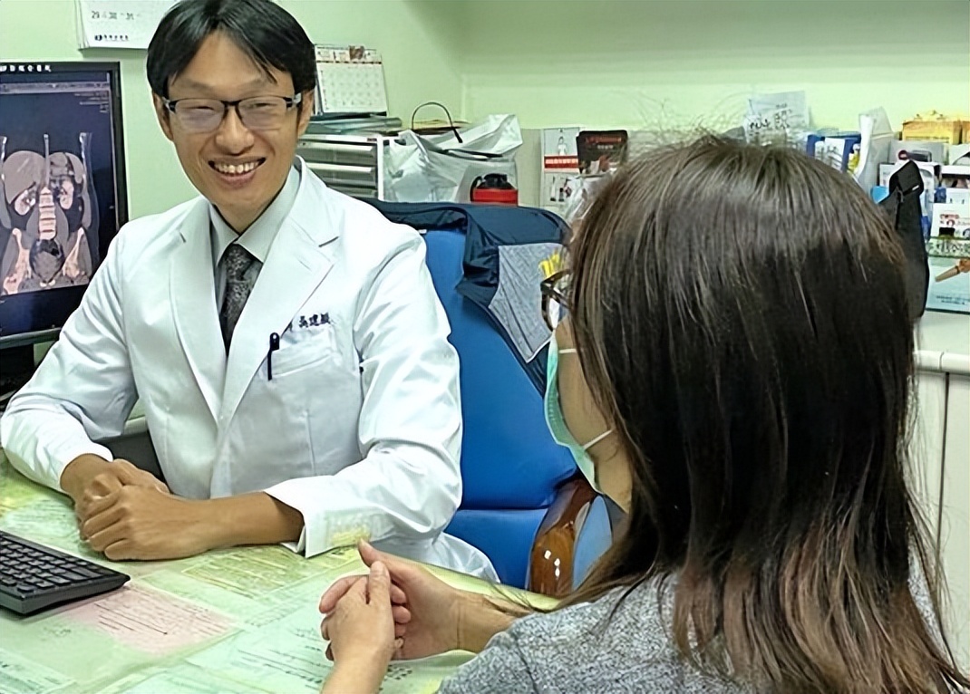 女性尿道感染为什么老是小肚胀痛,女性尿道感染一般是什么原因