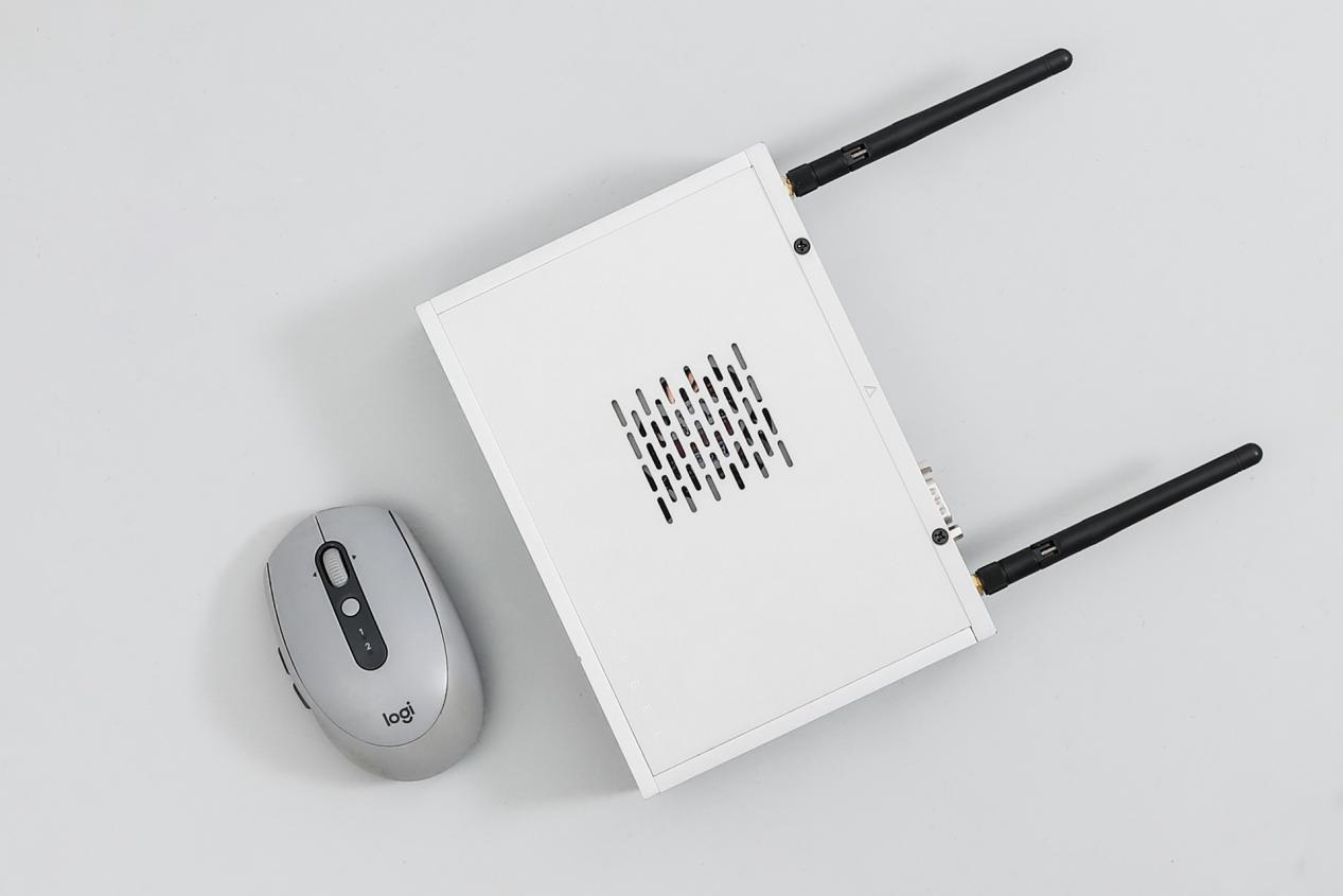 这才叫“多屏”最强电脑！极夜8110m微型小主机：一机四屏够不？