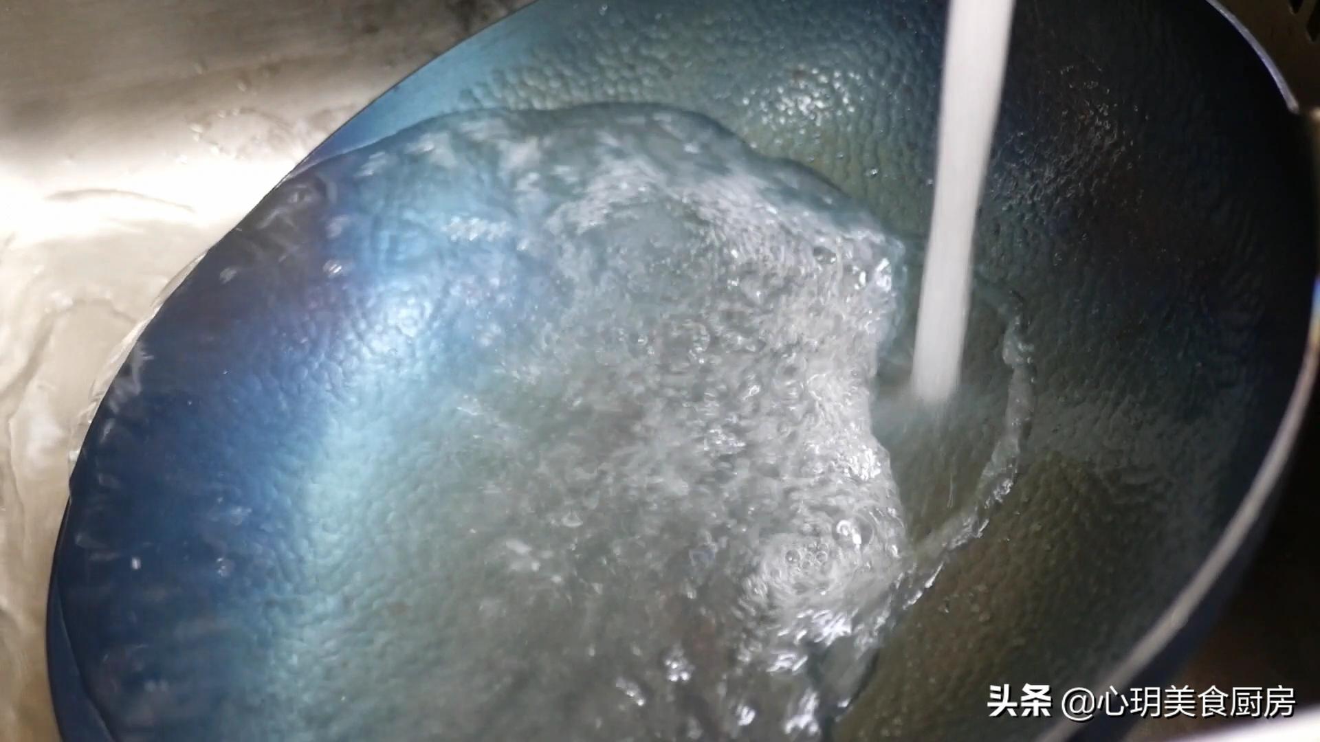 新铁锅别直接用,教你“开锅养锅”,不沾不锈寿命长,越用越顺手