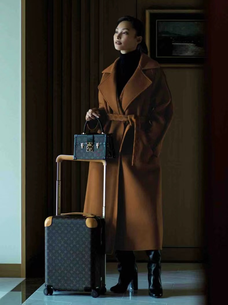 红格子大衣的穿搭技巧,穿大衣有技巧这样穿才好看