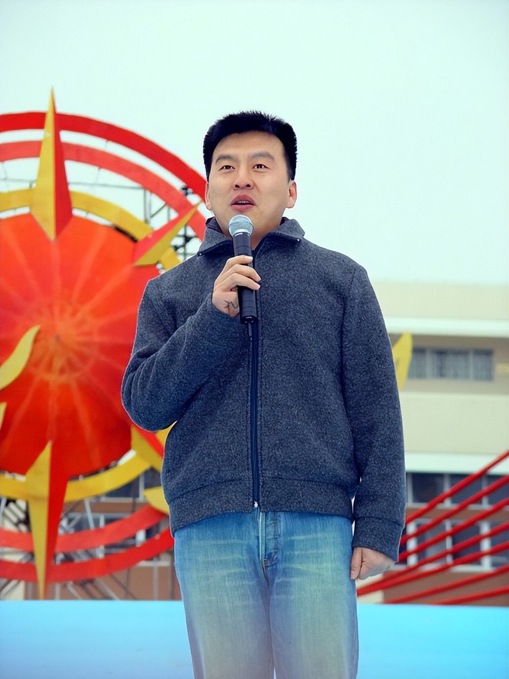 央视名嘴张泽群母亲瘫痪,张泽群母亲去世